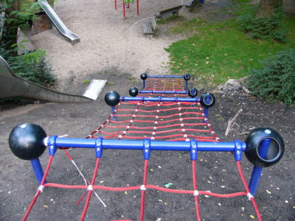 Spielplatztreppe04