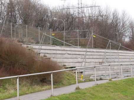 Tribne02
